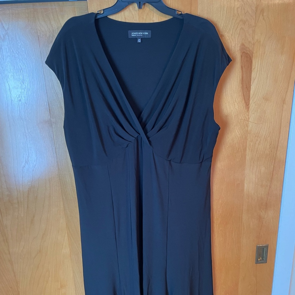 Jones New York Black V-Neck Cap Sleeve Dress - Size 22W